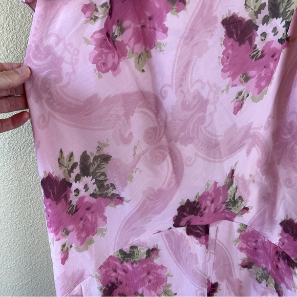ASOS Design Curve ruffle maxi dress with flutter sleeves in pink floral print - Picture 10 of 12